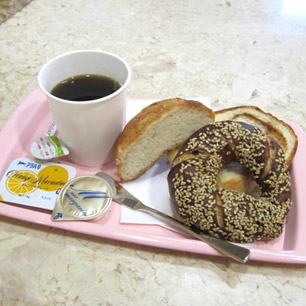 アジェンダ本館 朝のパンとコーヒー