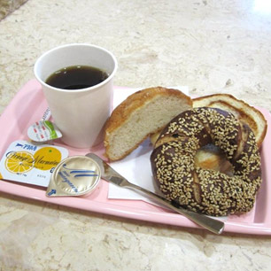ホテルアジェンダ（本館）朝食のコーヒー・手作りパンのサービス